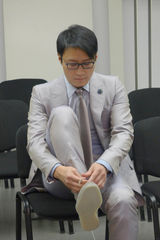 组图：黎明年底香港开唱 赴米兰选服装尽显绅士风