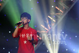 组图：快男复活赛上演 大热魏一宁裙装献唱落败