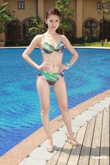 组图：中华小姐泳装照拍摄 选手血糖过低险晕倒