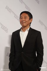 组图：潘霜霜直言容易爱上男人眼神