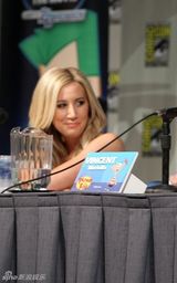 高清组图：《飞哥与小佛》亮相 提斯黛尔性感亮相