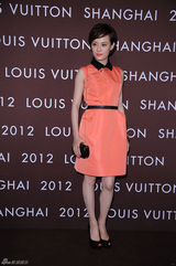 组图：孙俪橘色短裙甜美亮相某奢侈品牌时尚之夜