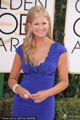 组图：金球奖红毯 南希-奥戴尔挤胸秀身材
