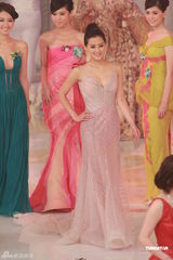 组图：2012港姐竞选现场 10位佳丽礼服亮相