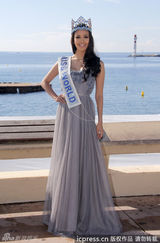 组图：世界小姐冠军海港拍写真 助阵戛纳电视节