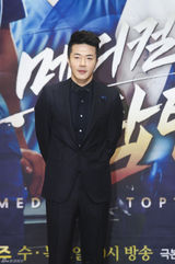 独家：权相佑珉豪帅气撑新剧 郑丽媛白衣个性