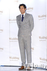 组图：JYJ有天在中与安七炫等贺白智英完婚