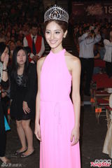 组图：慈善晚会谭咏麟等献唱 港姐冠军亮相庆功