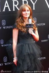 组图：《绯闻女孩》双星上海行 外籍男穿内裤追星