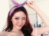 组图：咖啡妹乐明明脱线迷糊骑车摔翻
