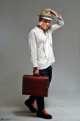 组图：刘小辉帅气写真 尽显绅士魅力