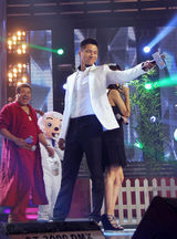 组图：《金太狼》开播赶场忙 王雷变时尚潮男