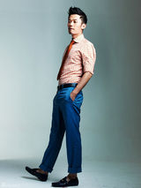 组图：芦芳生拍儒雅精英写真  眼神深邃显睿智