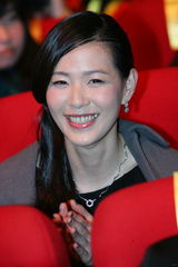 高清图集：新浪网络盛典 张悬深情演唱笑容满面