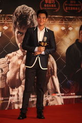 组图：《激战》首映 张家辉与李馨巧欢乐打闹