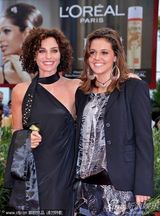 高清图：电影《不是姐妹》首映 两女主角时尚斗靓