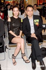 幻灯图：谢婷婷扮“小龙女” 送BB毯作贺礼给柏芝