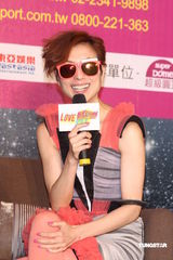 幻灯图：郑秀文无惧变成独眼龙 将台湾开唱