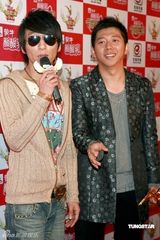 幻灯图：音乐风云榜十年盛典 星级艺人盛装出席