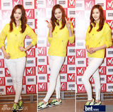 组图：韩星高雅拉出席粉丝签名会为粉丝送礼