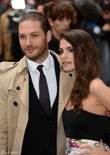 组图：玛丽昂黄抹胸妩媚现身《蝙蝠侠》首映