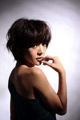 组图：邓家佳登《尚色》封面：我不只是喜剧天后