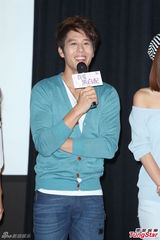 组图：陈庭妮赞胡宇威演技 娇羞称其时刻都在