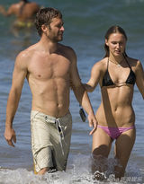 组图：盘点保罗-沃克与小女友贾斯敏恩爱瞬间