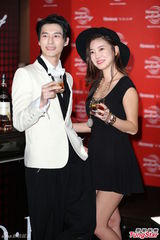 组图：严爵将与NS允智同台飙歌 相约私下拼酒