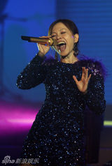 幻灯图：彭佳慧北京发片 齐秦助阵对唱情歌