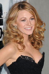 高清组图：布莱克-莱弗利亮相首映礼 风情万种