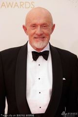 组图：《绝命毒师》男星乔纳森-班克斯精神矍铄