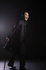 组图：冯雷绅士写真彰显高贵气质