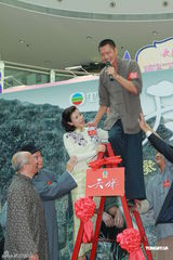 组图：陈豪陈茵媺情侣搭档宣传TVB新剧《天梯》