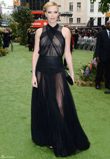 高清图：《白雪公主与猎人》伦敦首映 塞隆美艳