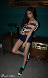 组图：韩星韩奎丽服饰写真 秀性感玲珑身材