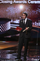 组图：马素米与查斯坦为《信赖》颁最佳编剧