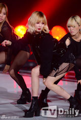 组图：missA与FT等《The Show》现场卖力演出