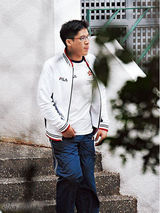 组图：郭晶晶搬出霍家豪宅 宝宝近照曝光