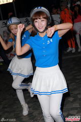 组图：Crayon Pop戴头盔现身握手会 大跳热舞