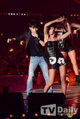 组图：BigBang成员GD胜利EXO演唱会劲歌热舞