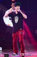 组图：韩团SJ少女时代等亮相《GS&CONCERT》