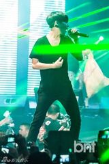 组图：SHINee与EXO-K等K-POP演唱会秀炫舞