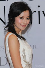 组图：李玟代言护肤品 李美凤结婚多年感情甜蜜