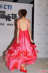 组图：黄日华父女档合作拍剧 关楚耀饰精神病患