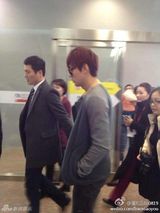组图：李敏镐抵京备战春晚 引发机场拍照狂潮