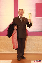 组图：黄子华田蕊妮获视帝后 张智霖获最喜爱奖