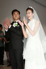 组图：纪文蕙大婚性感露半球 曾之乔杨佑宁也想婚