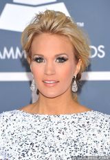 高清图：第54届格莱美红毯凯莉安德伍德露背珠片装