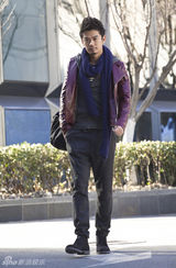 组图：芦芳生时尚街拍 百搭风诠释新潮流